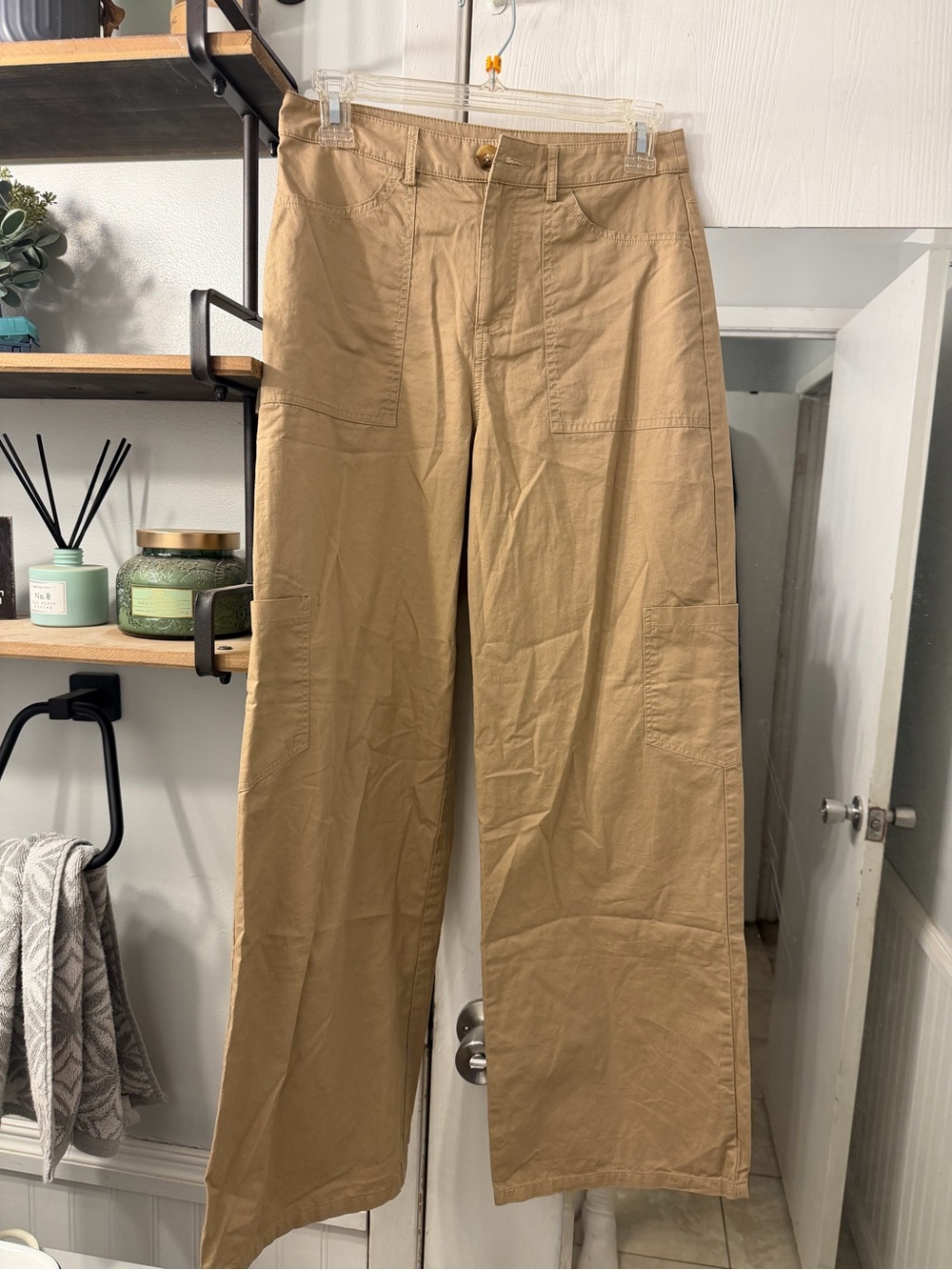 Le Lis Women’s Wide-Leg Chino Pants in Tan